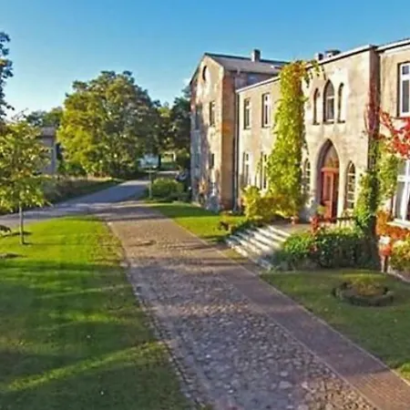 Gutshaus Schwarzenhof Apartment Dargun Exterior photo