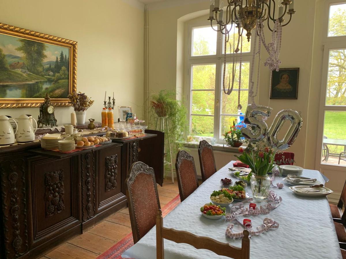 Gutshaus Schwarzenhof * Dargun